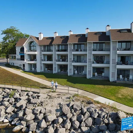 226 Edgewater Inn